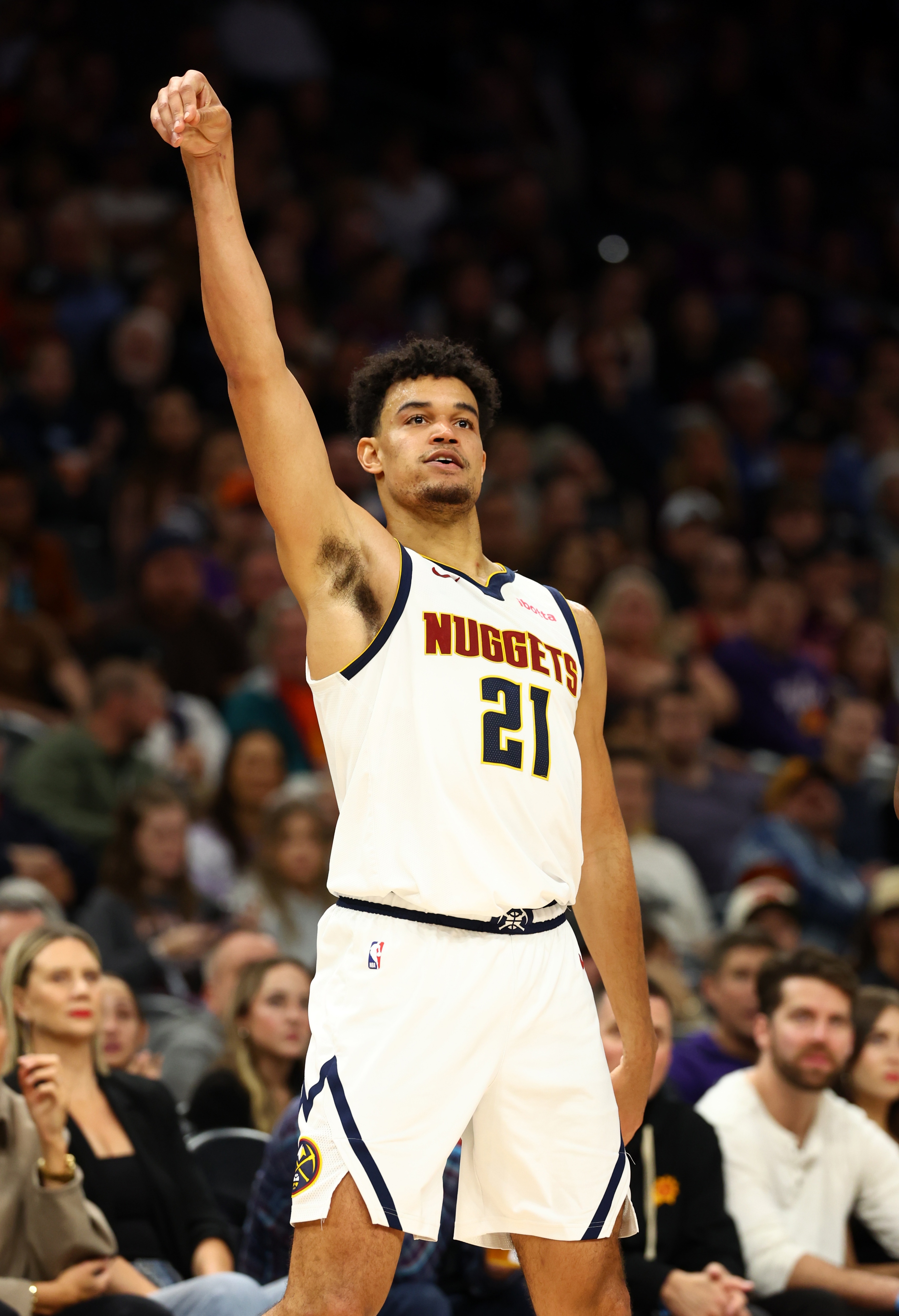 Scotto：交易泰森后掘金空出一个名额 他们计划转正斯潘塞·琼斯